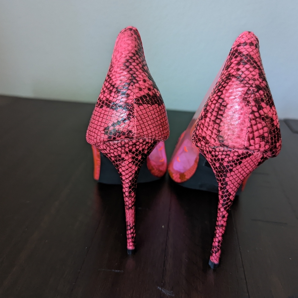 Pointed Toe Heel - Picture 7 of 15